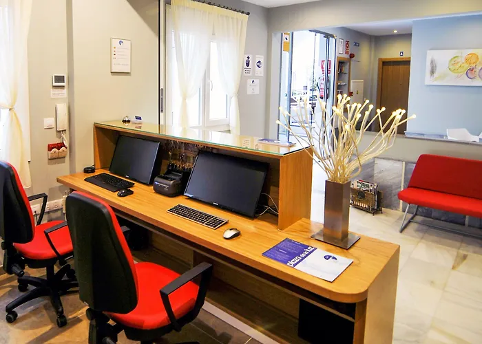 Aparthotel Plaza De La Luz 4*