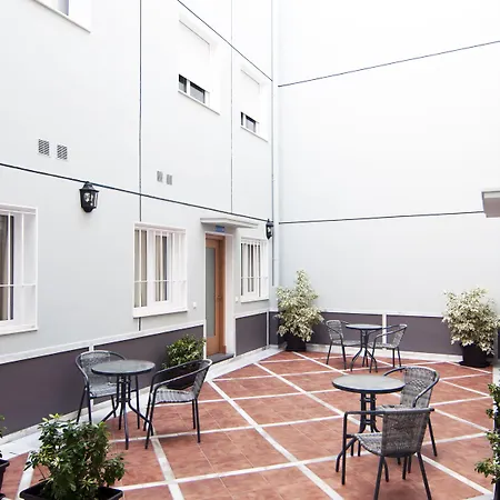 Aparthotel Plaza De La Luz 4*
